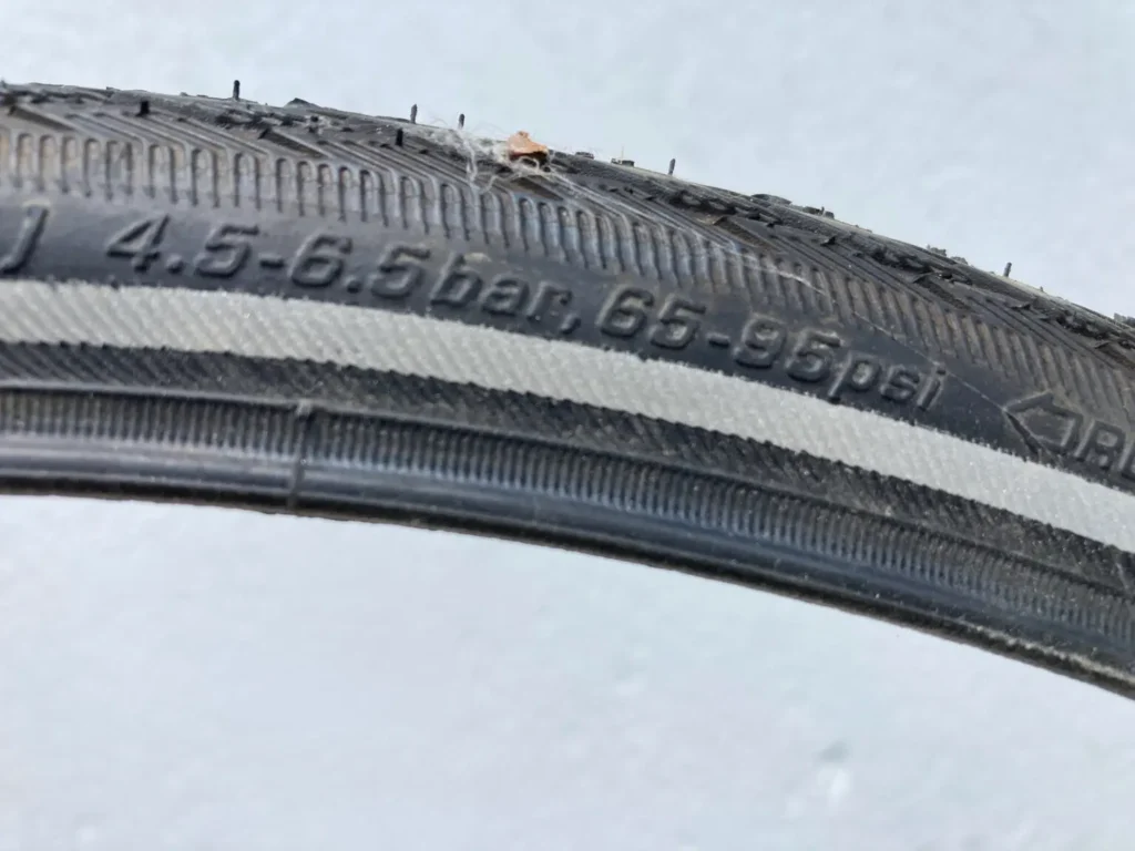 Tire pressure range display (e.g. 65–85 PSI)