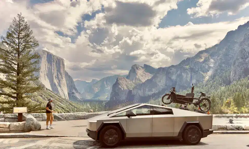 英国のエンジニアが、カーゴバイクを積載するために設計された初のルーフラックを発表 - フロントローダーもバックローダーも歓迎